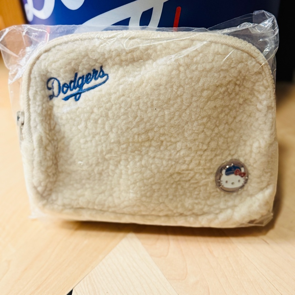 🏆 World Series Champion Dodgers💙 HelloKitty belt bag/crossbody limited edition